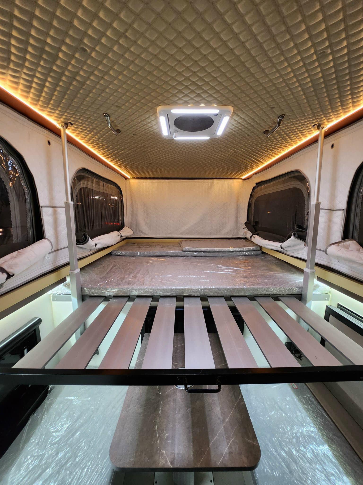 Chủ xe Ford Ranger chi hơn 300 triệu lắp nhà di động: Đủ điều hòa, tủ lạnh, bếp, sạc mặt trời, tháo lắp trong 15 phút - Ảnh 9