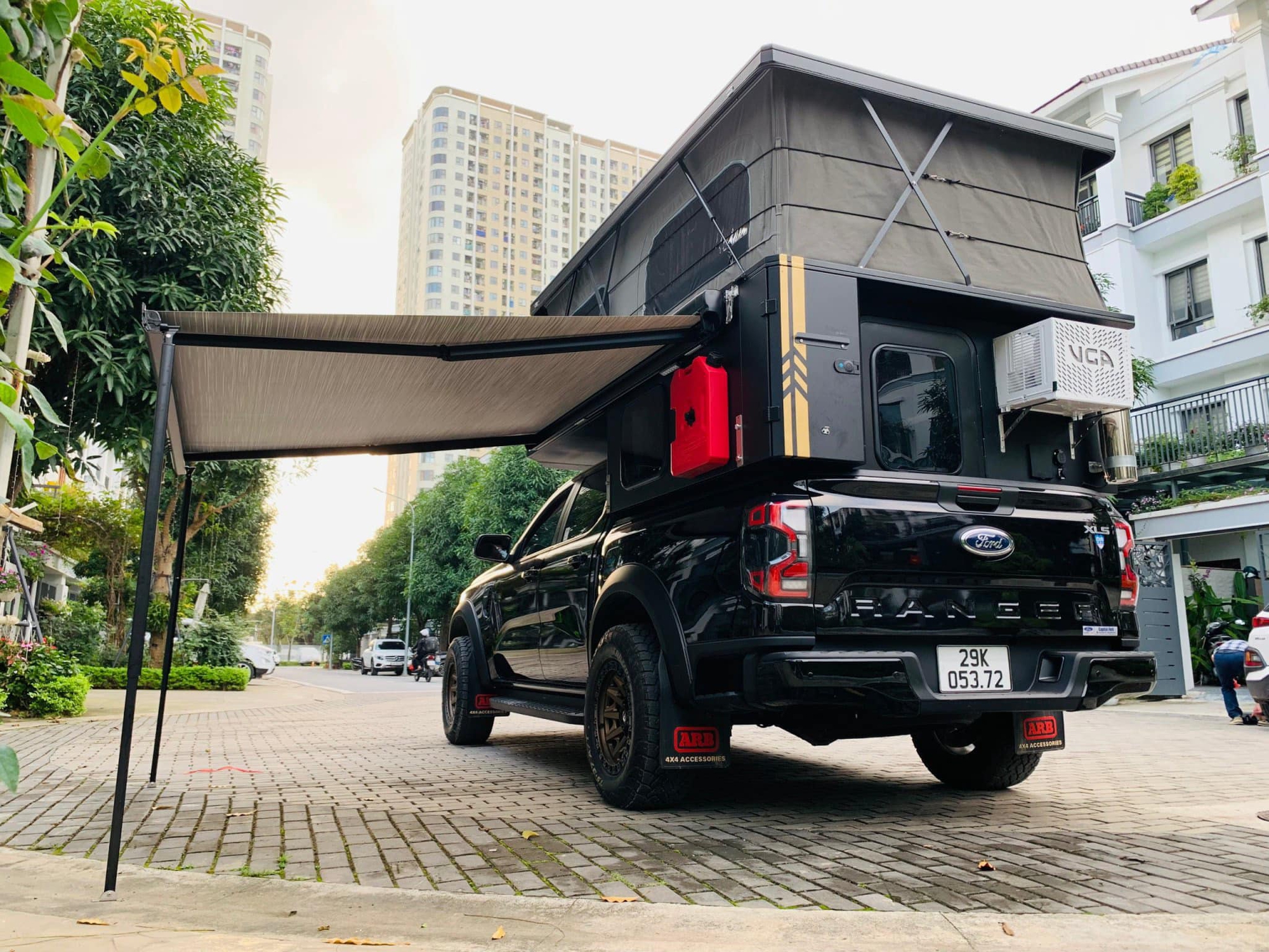 Chủ xe Ford Ranger chi hơn 300 triệu lắp nhà di động: Đủ điều hòa, tủ lạnh, bếp, sạc mặt trời, tháo lắp trong 15 phút - Ảnh 6