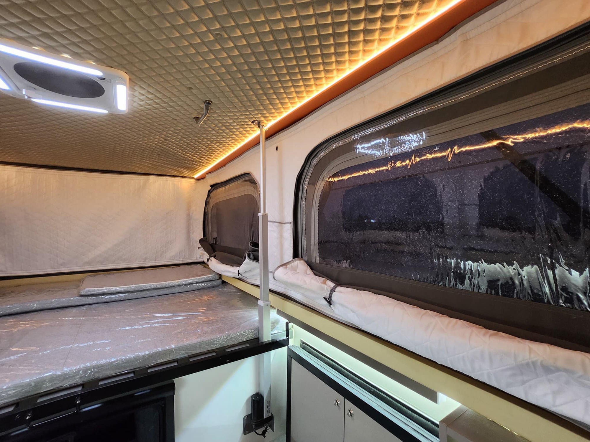 Chủ xe Ford Ranger chi hơn 300 triệu lắp nhà di động: Đủ điều hòa, tủ lạnh, bếp, sạc mặt trời, tháo lắp trong 15 phút - Ảnh 10