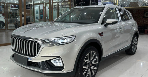 Lô Hongqi HS5 đầu tiên về Việt Nam: Nhiều option cao cấp, chỉ chờ giá cạnh tranh Santa Fe