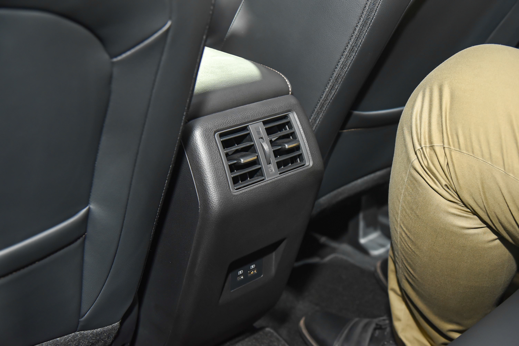 Chi tiết Mitsubishi Xforce bản ‘full option’ tại Việt Nam: Long lanh như concept, nhiều công nghệ lần đầu có trong phân khúc B - Ảnh 18