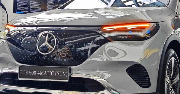 Loạt xe Mercedes-Benz giảm mạnh giá lăn bánh tại Việt Nam: Giảm cao nhất hơn 200 triệu, nhiều xe kèm 2 năm bảo hiểm