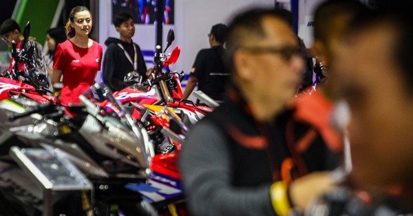 Việt Nam bán 2,5 triệu xe máy năm qua nhưng chưa là gì so với quốc gia ‘láng giềng’ này