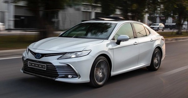 Toyota Camry vẫn giữ vững 'ngôi vương' phân khúc sedan hạng D