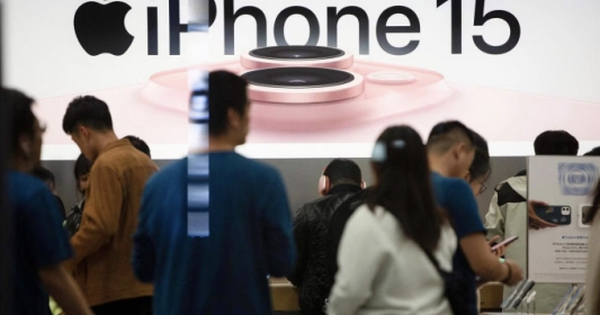 Lần đầu tiên Apple giảm giá cho iPhone