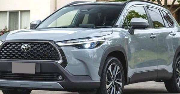 Sales hé lộ thông tin Corolla Cross 2024 sắp bán tại Việt Nam: Bỏ bản G, thêm cửa sổ trời toàn cảnh, phanh tay điện tử