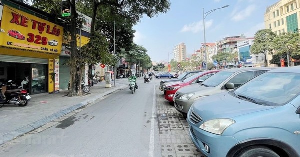 Giá thuê ô tô tự lái tăng gấp đôi vẫn 'cháy' hàng