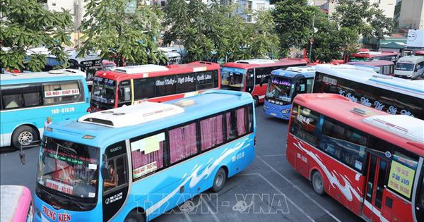 Giá xăng tăng liên tiếp, doanh nghiệp vận tải vẫn giữ giá cước