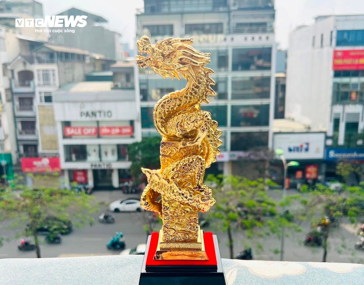 Quà Tết Giáp Thìn sang chảnh: Tượng rồng mạ vàng 24k giá hàng chục triệu đồng - Ảnh 2