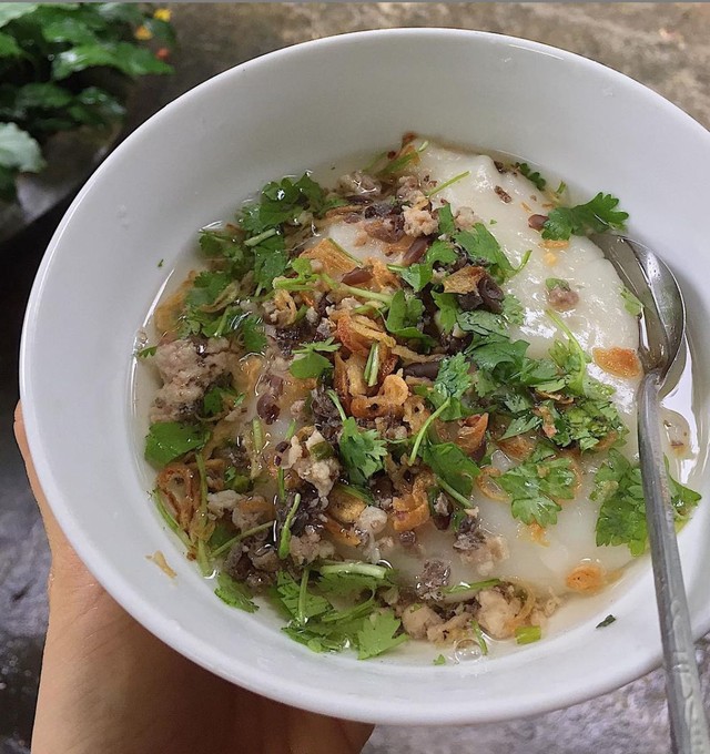 Khách Tây tâm đắc món giá rẻ bán ở vỉa hè Hà Nội, bay từ Nam ra Bắc chỉ để ăn vào mùa đông - Ảnh 9