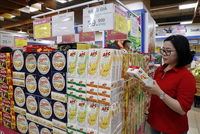 Thị trường bánh kẹo Tết: Đa dạng chủng loại, mẫu mã đẹp, giá ổn định - Ảnh 1