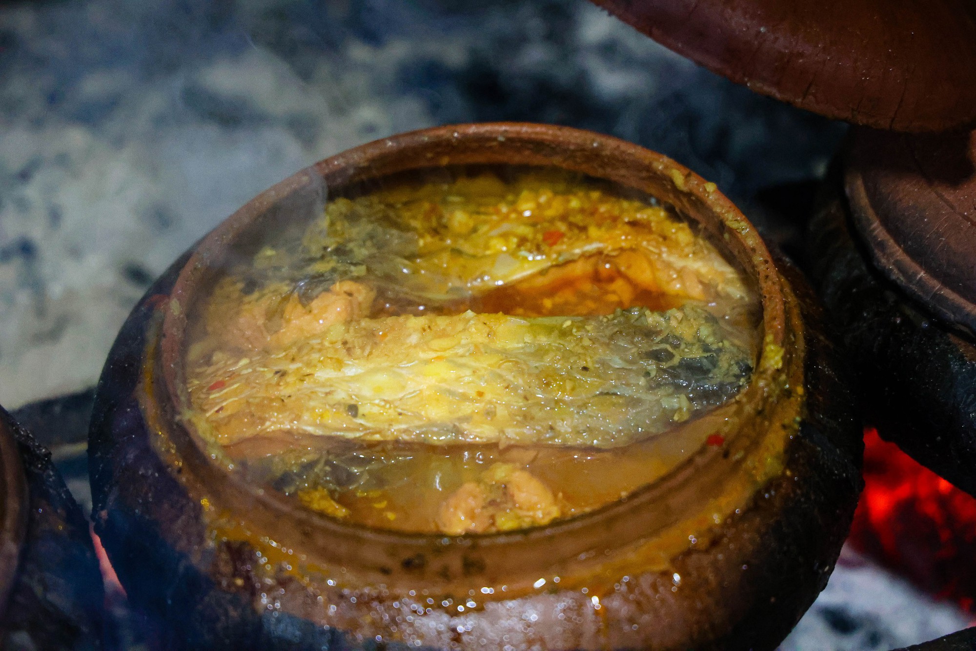 Làng Vũ Đại đỏ lửa xuyên đêm kho cá bạc triệu - Ảnh 14