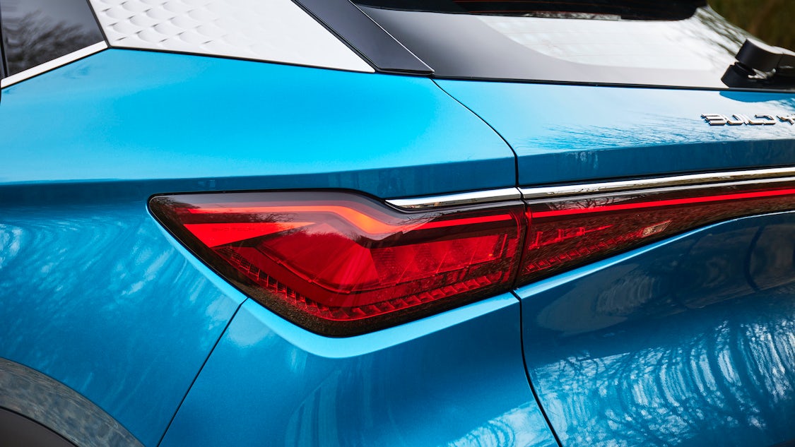 Đối thủ sừng sỏ của VF 7 khi VinFast vào Indonesia: Từ 'ông trùm' số 1 thế giới, pin bẻ gãy không cháy - Ảnh 15