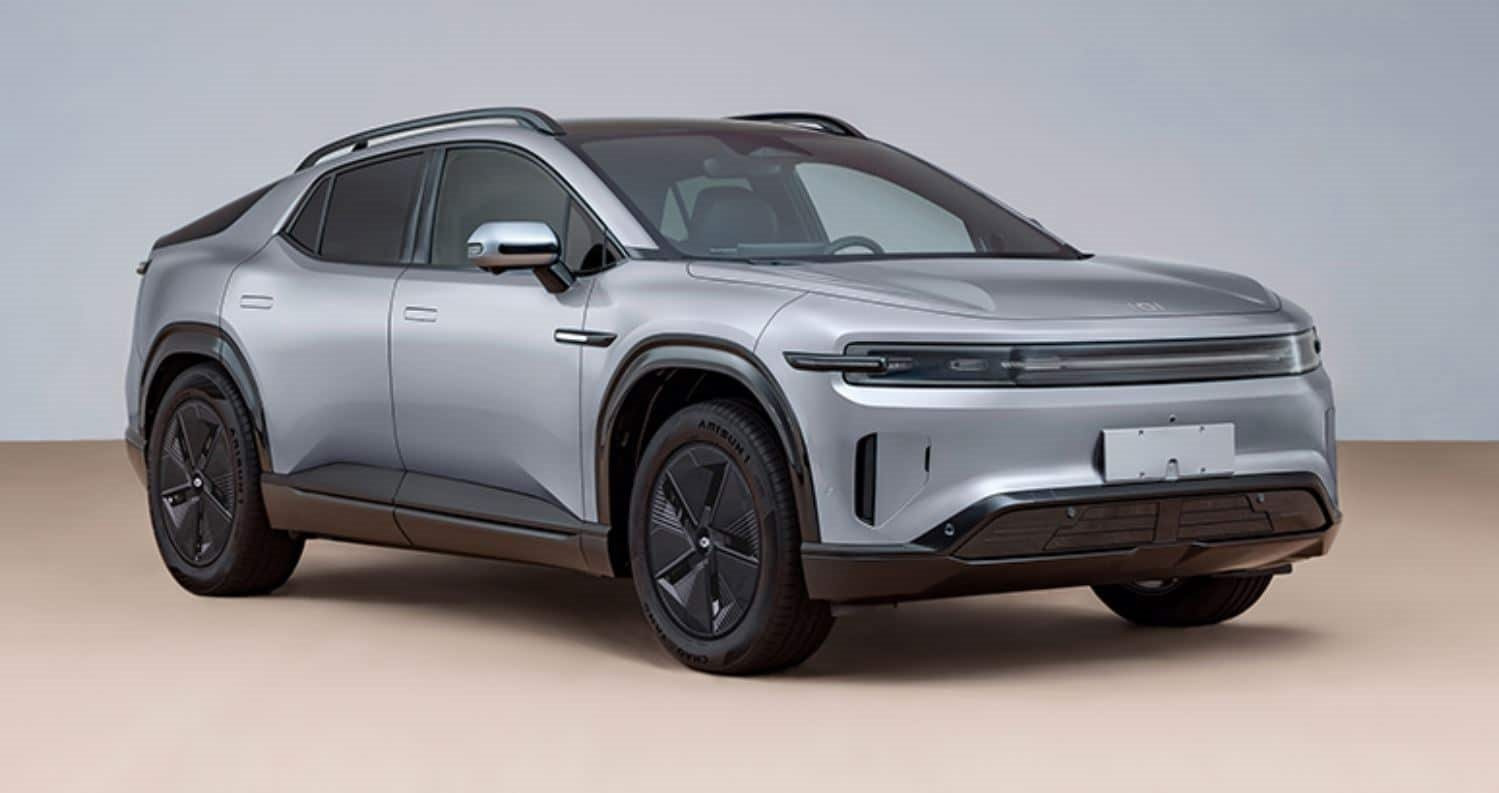 'Ông trùm' xe tải tại Việt Nam trình làng mẫu SUV có khả năng 'biến hình' thành bán tải, sở hữu công nghệ vệ tinh phủ sóng toàn cầu - Ảnh 1