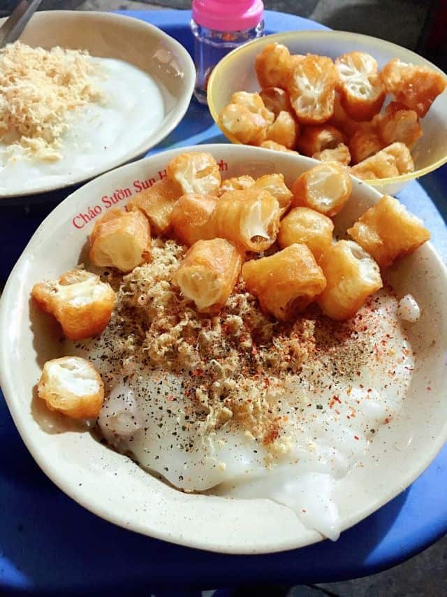 Khách Tây tâm đắc món giá rẻ bán ở vỉa hè Hà Nội, bay từ Nam ra Bắc chỉ để ăn vào mùa đông - Ảnh 3