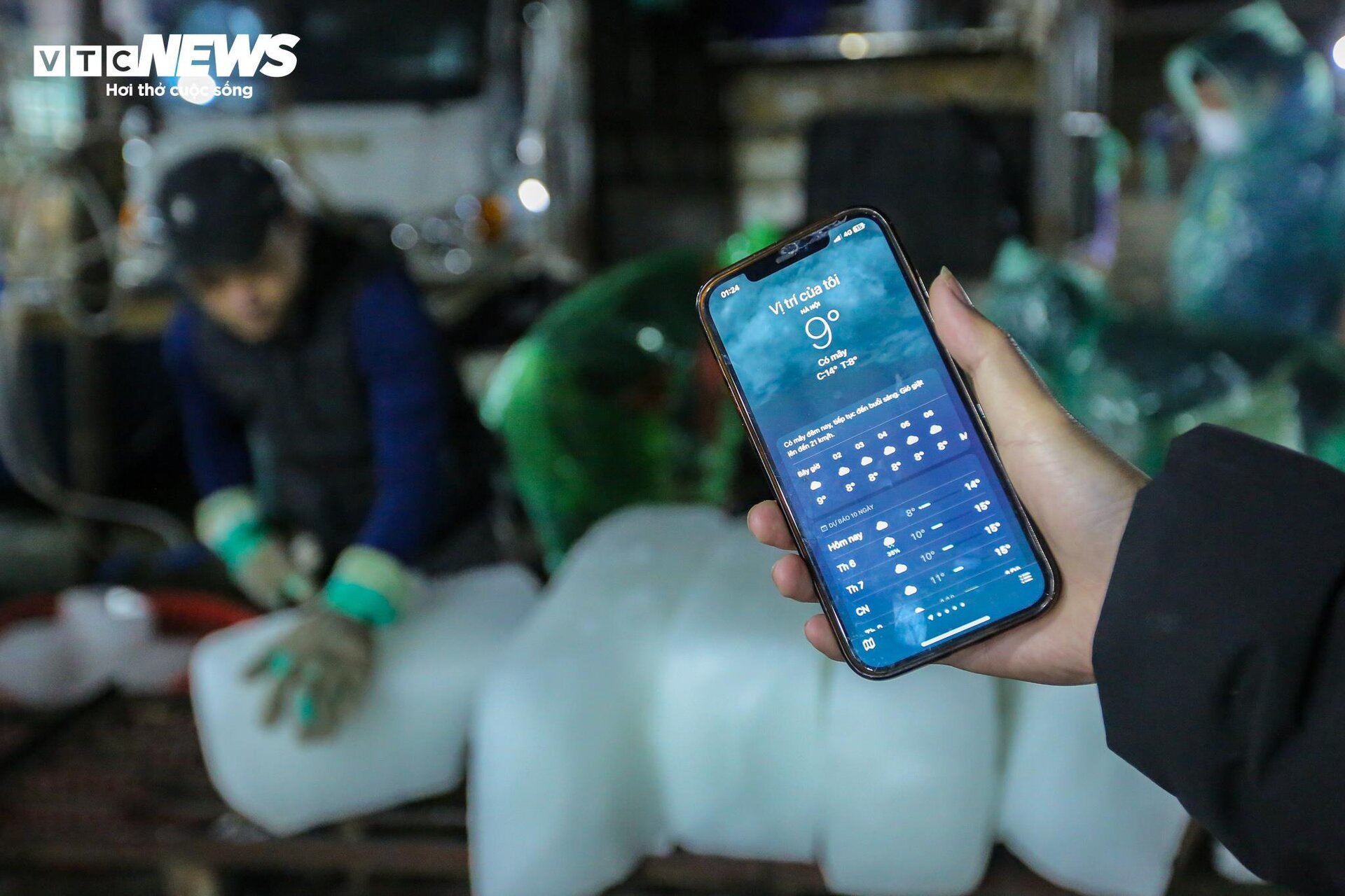 Những bàn tay khiêng đá, bắt cá mưu sinh trong giá rét 9 độ C ở Hà Nội - Ảnh 5