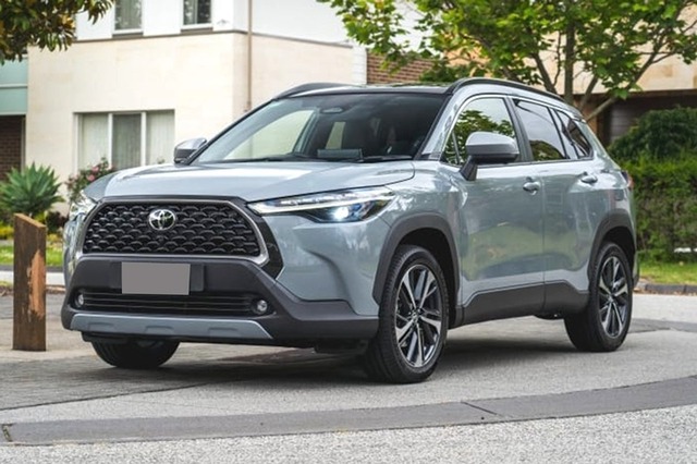 Sales hé lộ thông tin Corolla Cross 2024 sắp bán tại Việt Nam: Bỏ bản G, thêm cửa sổ trời toàn cảnh, phanh tay điện tử - Ảnh 1