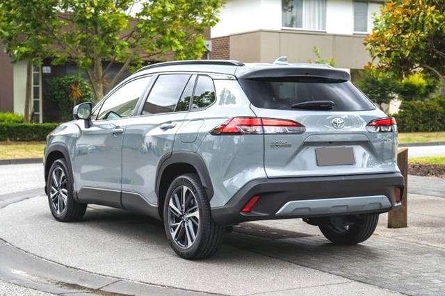 Sales hé lộ thông tin Corolla Cross 2024 sắp bán tại Việt Nam: Bỏ bản G, thêm cửa sổ trời toàn cảnh, phanh tay điện tử - Ảnh 2