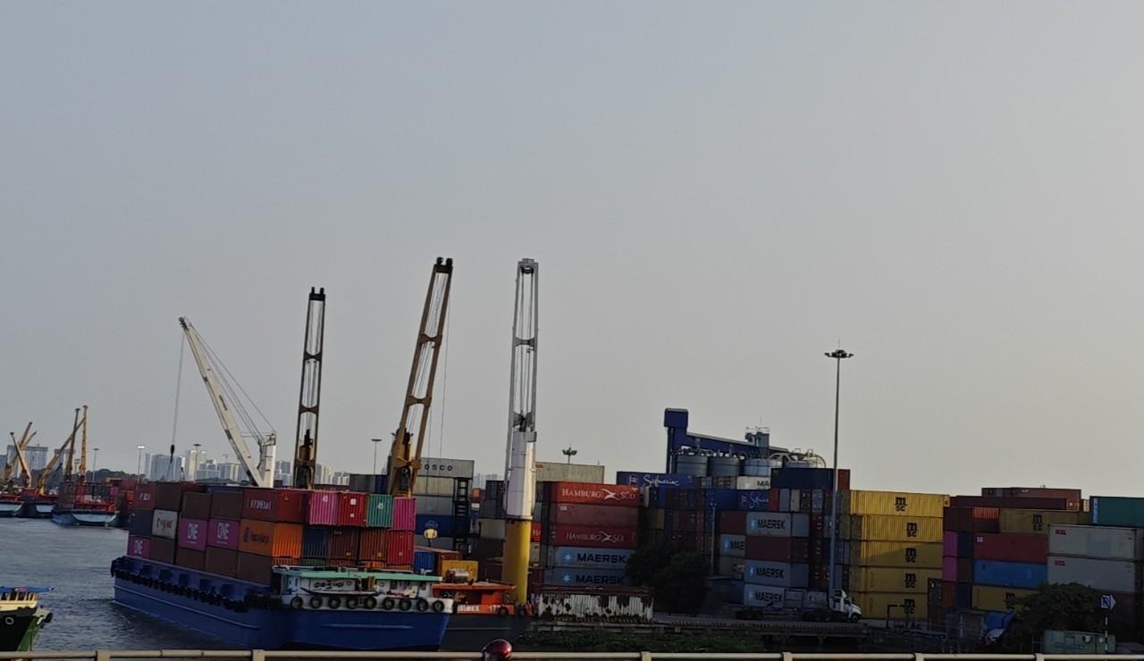 Choáng với giá cước vận chuyển hàng đi Mỹ, châu Âu - Ảnh 1