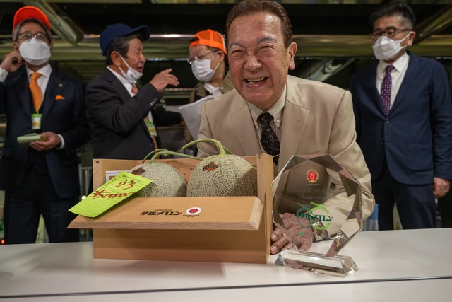 Độc lạ loại quả có giá hơn nửa tỷ/cặp, chỉ Nhật Bản mới trồng, người thường hiếm khi mua được - Ảnh 1