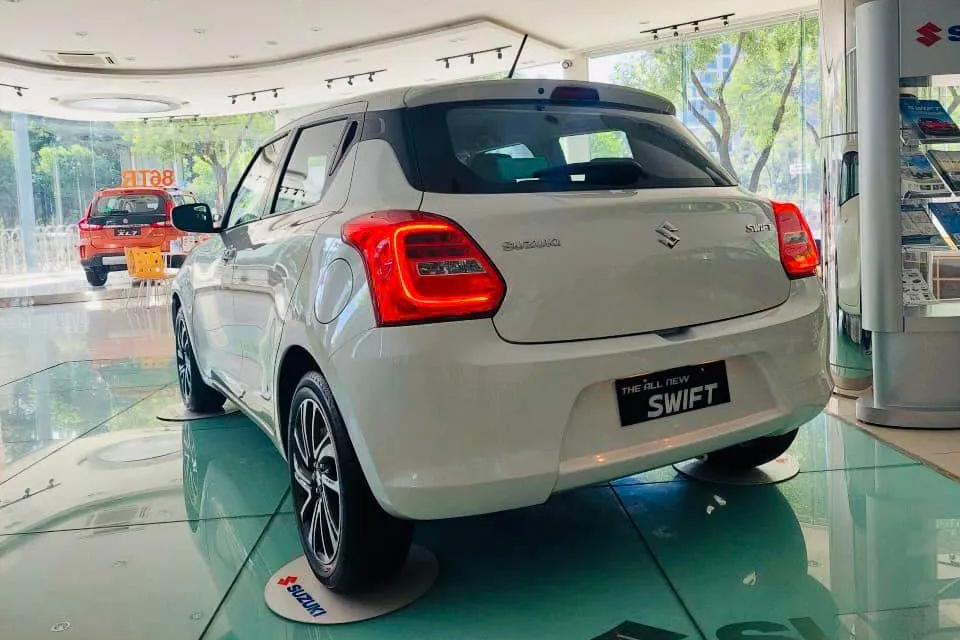 Suzuki Swift giảm giá 75 triệu tại đại lý: Rẻ nhất phân khúc, cạnh tranh Yaris với giá thấp hơn gần 200 triệu đồng - Ảnh 5