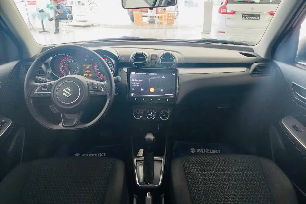 Suzuki Swift giảm giá 75 triệu tại đại lý: Rẻ nhất phân khúc, cạnh tranh Yaris với giá thấp hơn gần 200 triệu đồng - Ảnh 6