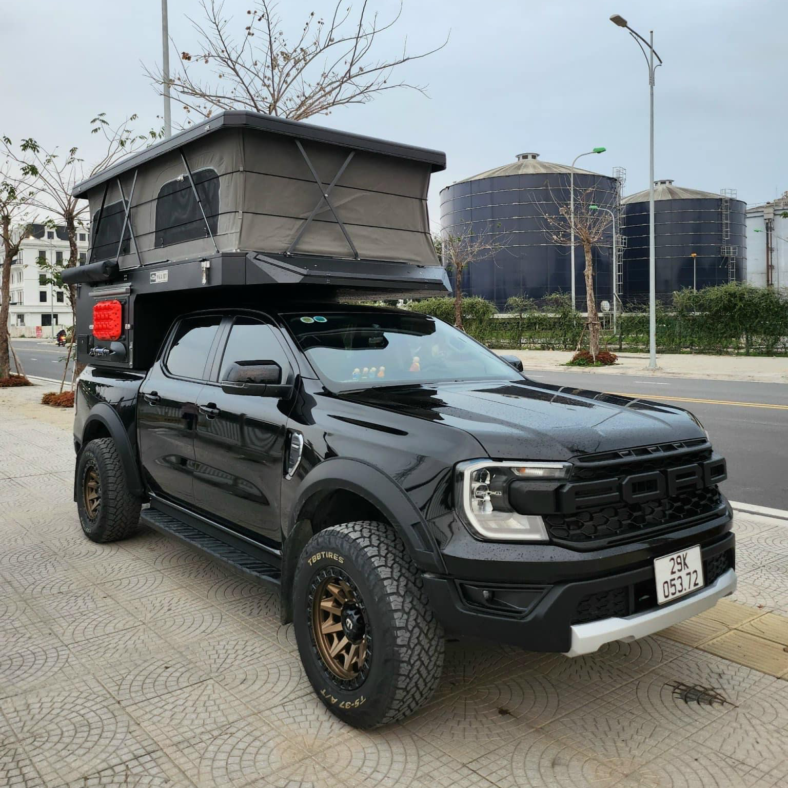 Chủ xe Ford Ranger chi hơn 300 triệu lắp nhà di động: Đủ điều hòa, tủ lạnh, bếp, sạc mặt trời, tháo lắp trong 15 phút - Ảnh 3