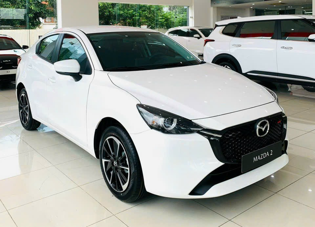 Loạt xe Mazda nhập ‘ngược dòng’ tăng giá đầu năm 2024: Giá Mazda2 tăng mạnh sau đợt giảm, CX-3 mới về cũng đắt hơn - Ảnh 1