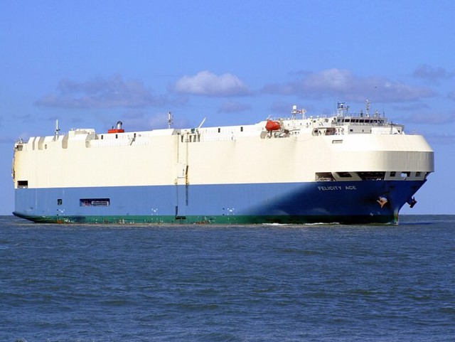 Vì sao lại có hơn 4.000 ô tô hạng sang lại nằm dưới đáy biển? - Ảnh 1