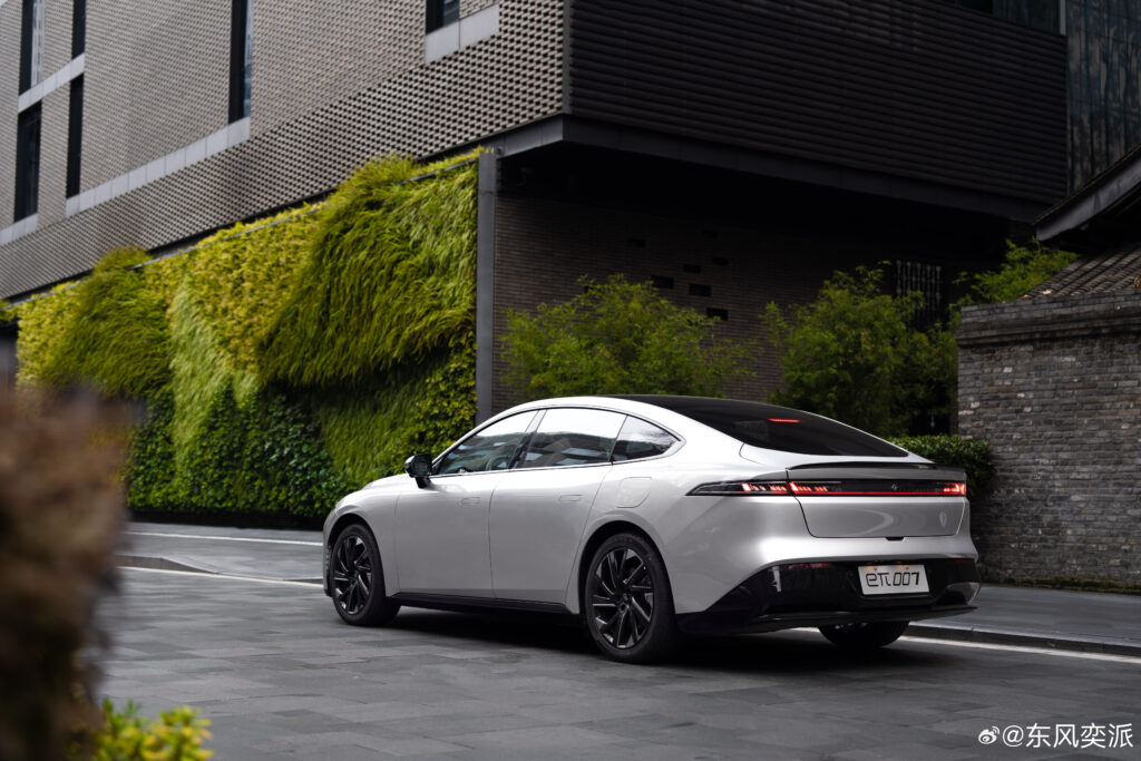 Xe Trung Quốc tiếp tục gây sốc: Đi 600km/sạc, trang bị như siêu xe, ngang cỡ Camry mà giá chỉ 550 triệu - Ảnh 3