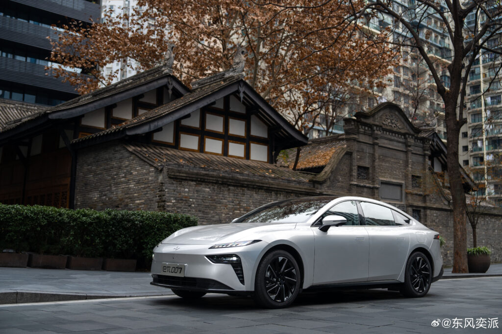 Xe Trung Quốc tiếp tục gây sốc: Đi 600km/sạc, trang bị như siêu xe, ngang cỡ Camry mà giá chỉ 550 triệu - Ảnh 2