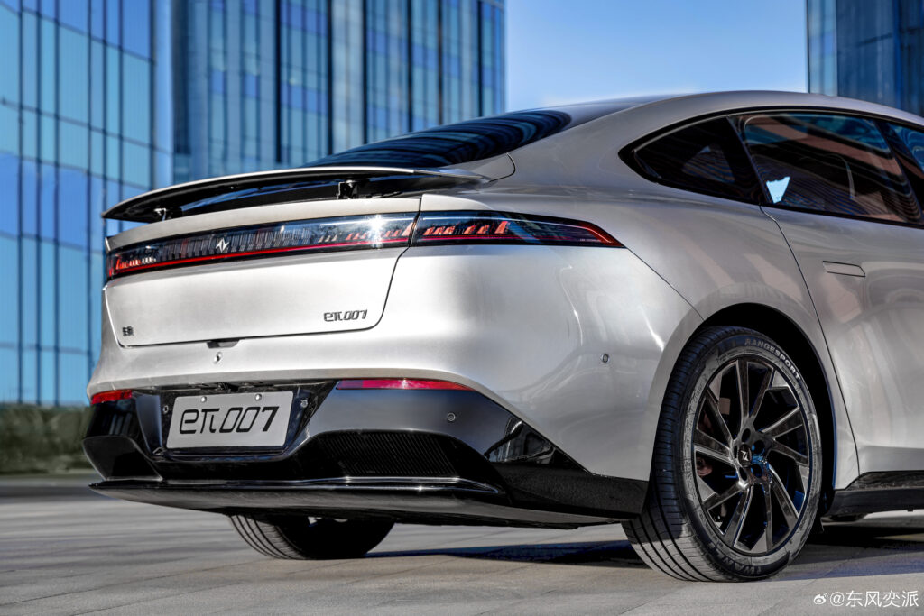 Xe Trung Quốc tiếp tục gây sốc: Đi 600km/sạc, trang bị như siêu xe, ngang cỡ Camry mà giá chỉ 550 triệu - Ảnh 18