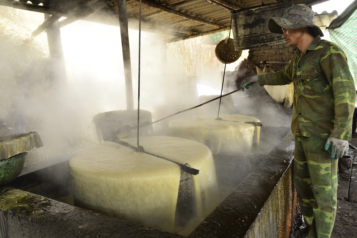 "Thủ phủ" mật mía lớn nhất xứ Thanh đỏ lửa ngày đêm phục vụ dân ăn Tết - Ảnh 1