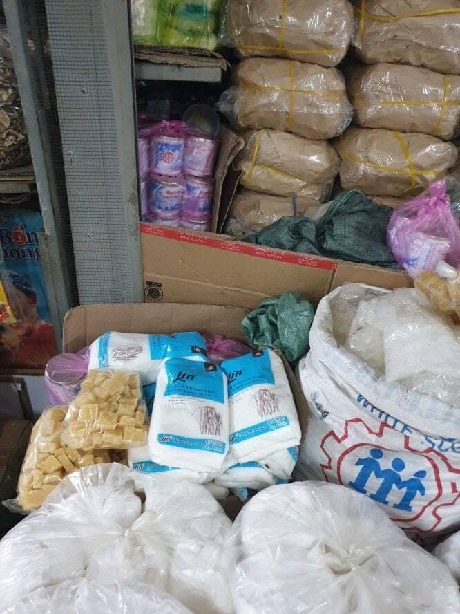 Đường lậu tràn ra thị trường, người tiêu dùng nguy cơ rước bệnh - Ảnh 2