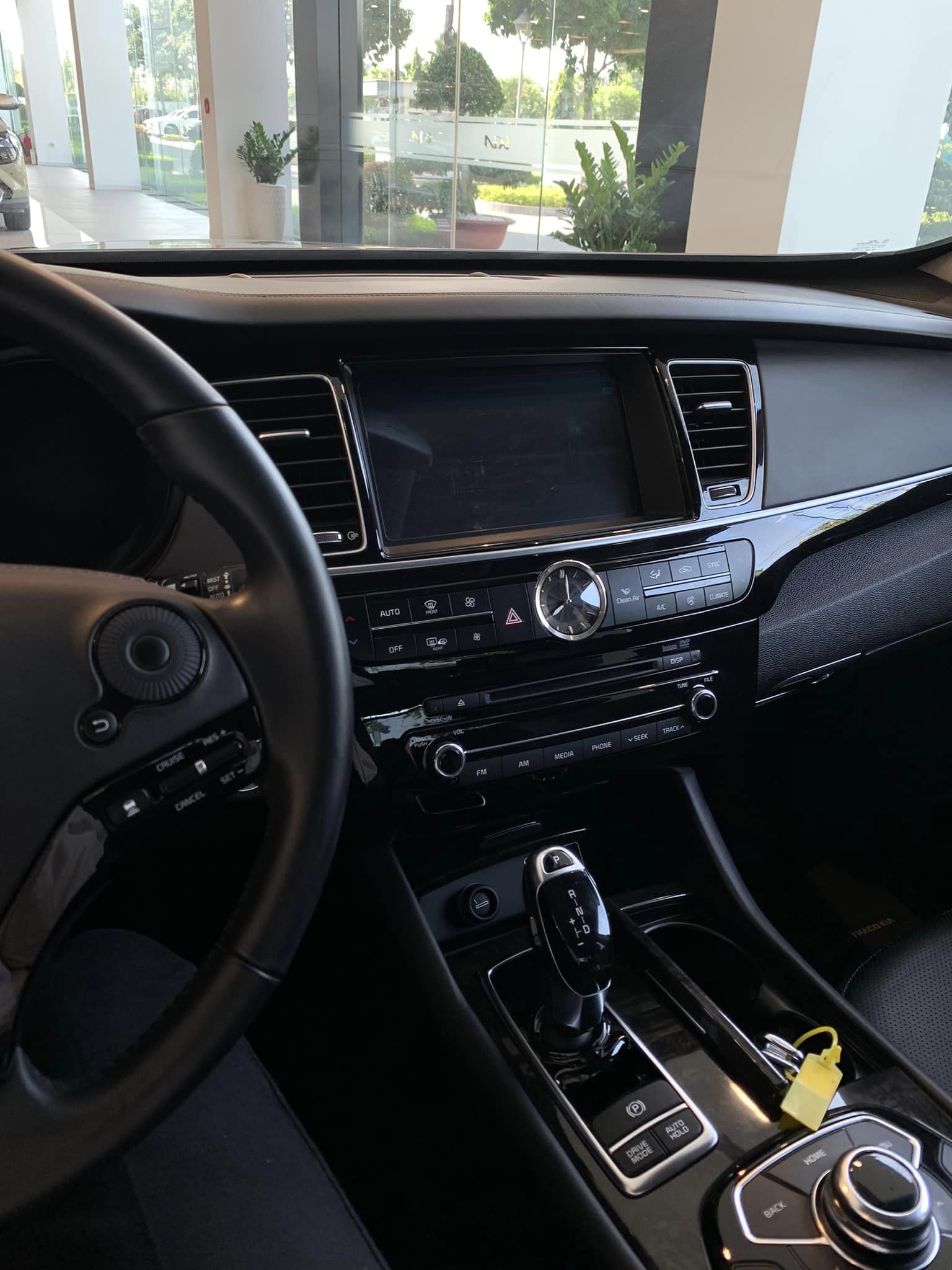 Xe lạ của KIA ở Việt Nam: Sang xịn như Mercedes S-Class, vừa giảm 1,2 tỷ đồng tranh khách với Camry - Ảnh 10