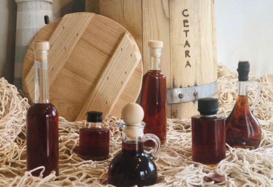 Cứ ngỡ chỉ mình Việt Nam có, 1 quốc gia châu Âu cũng sản xuất nước mắm nhưng đắt đỏ bậc nhất thế giới: 3 năm mới có thành phẩm, giá gần 4 triệu đồng/lít - Ảnh 1