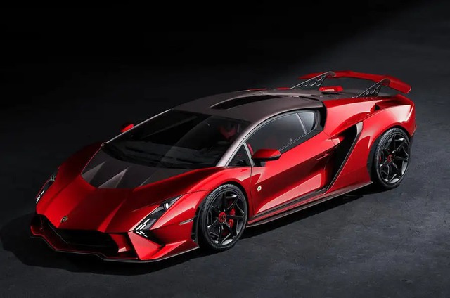 Lamborghini phá kỷ lục doanh số dù chỉ bán 2 mẫu xe, Revuelto mới nhận cọc nhưng đã cháy hàng đến 2026 - Ảnh 2