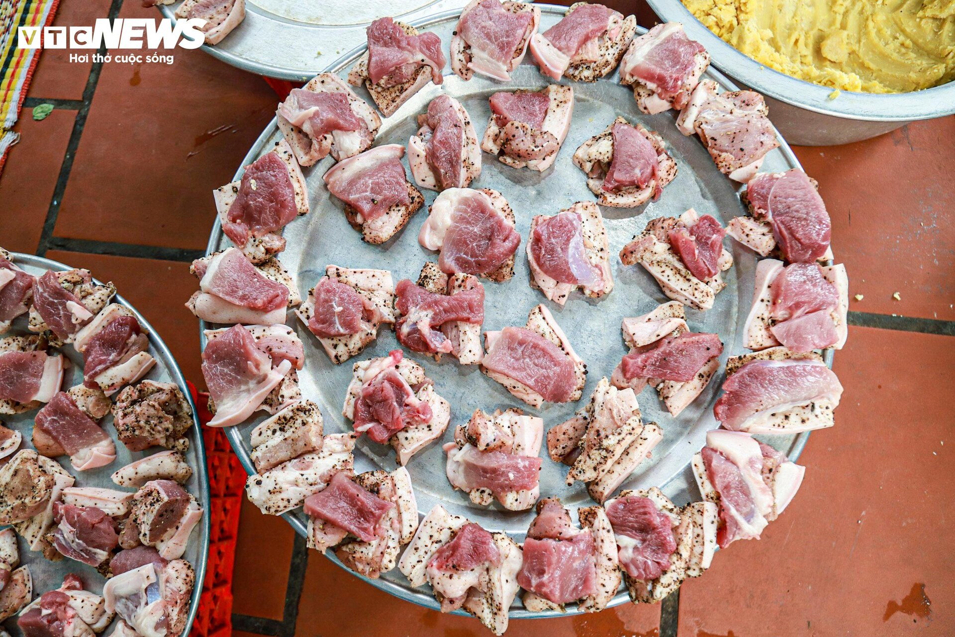 Thăm ngôi làng mỗi ngày gói nghìn chiếc bánh chưng giữa Thủ đô - Ảnh 9