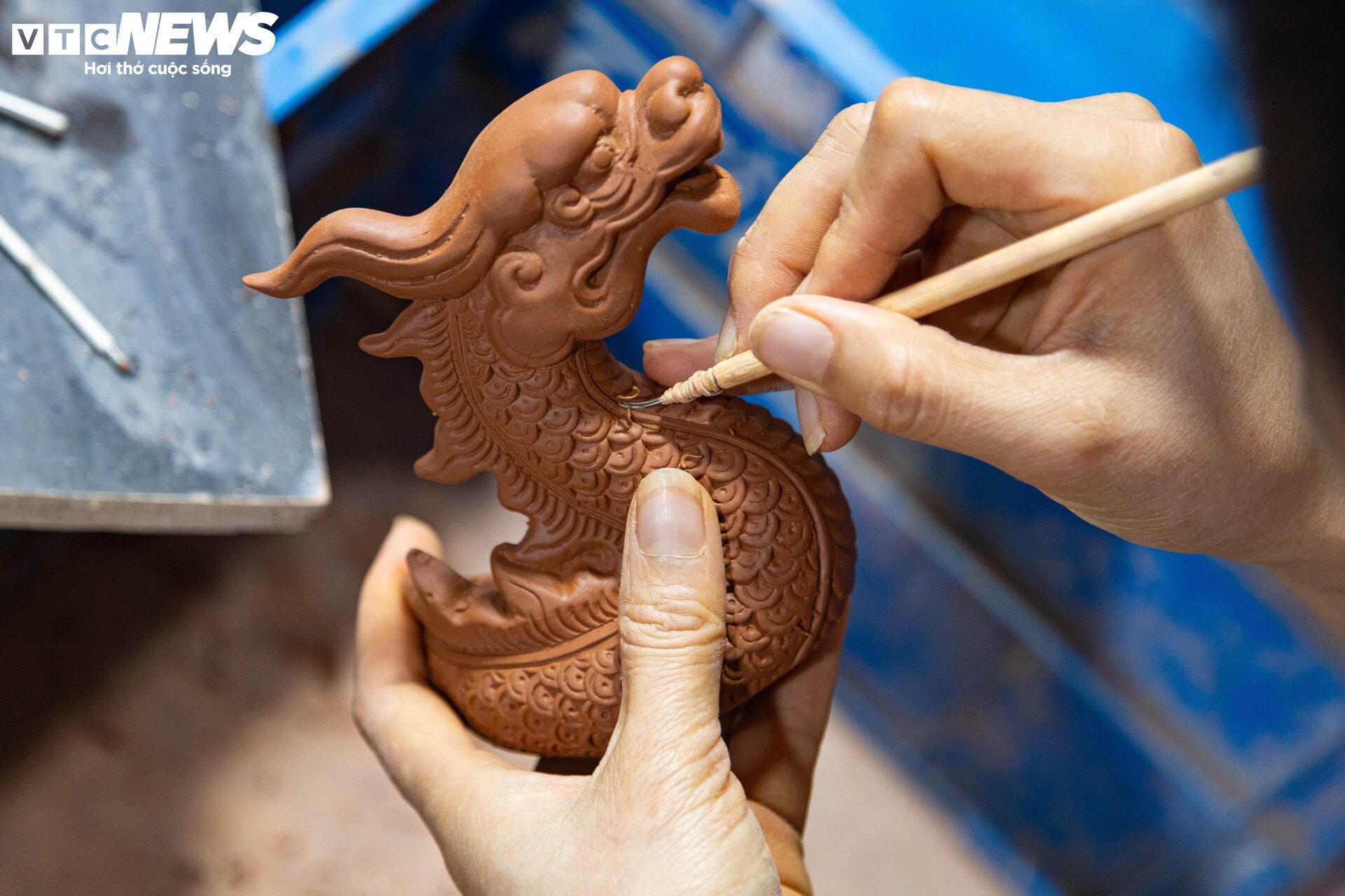 Xem nghệ nhân chế tác rồng dát vàng múa lượn đón Tết Giáp Thìn 2024 - Ảnh 5