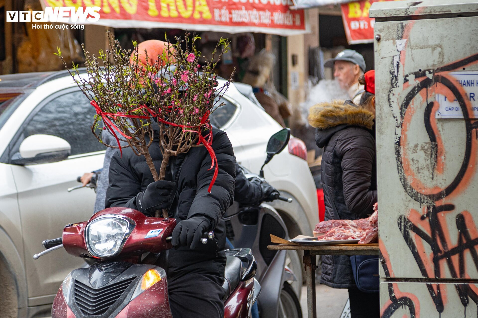 Người Hà Nội sắm lễ cúng rằm cuối cùng năm Quý Mão trong giá rét - Ảnh 4