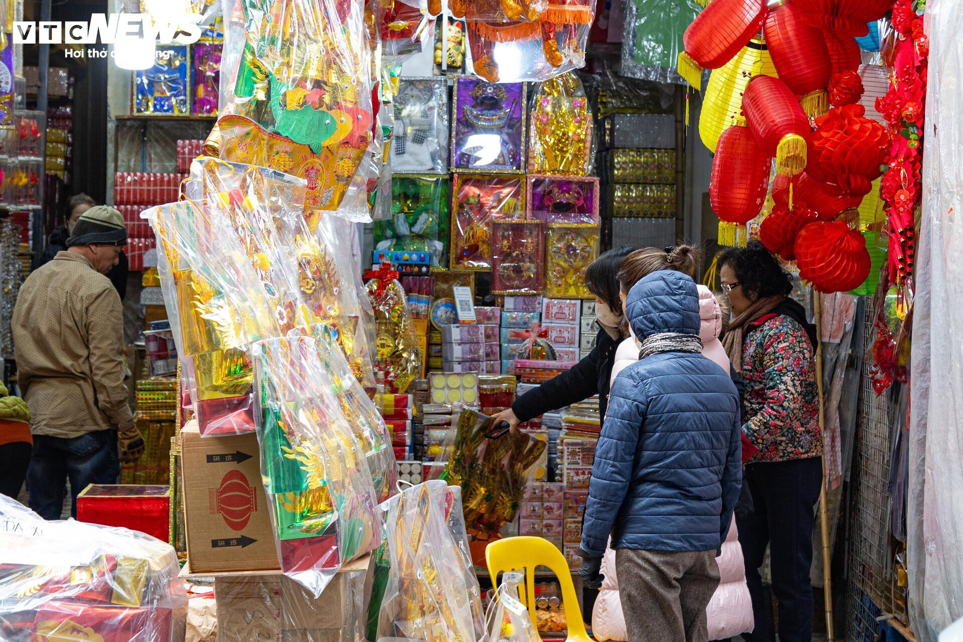 Người Hà Nội sắm lễ cúng rằm cuối cùng năm Quý Mão trong giá rét - Ảnh 5
