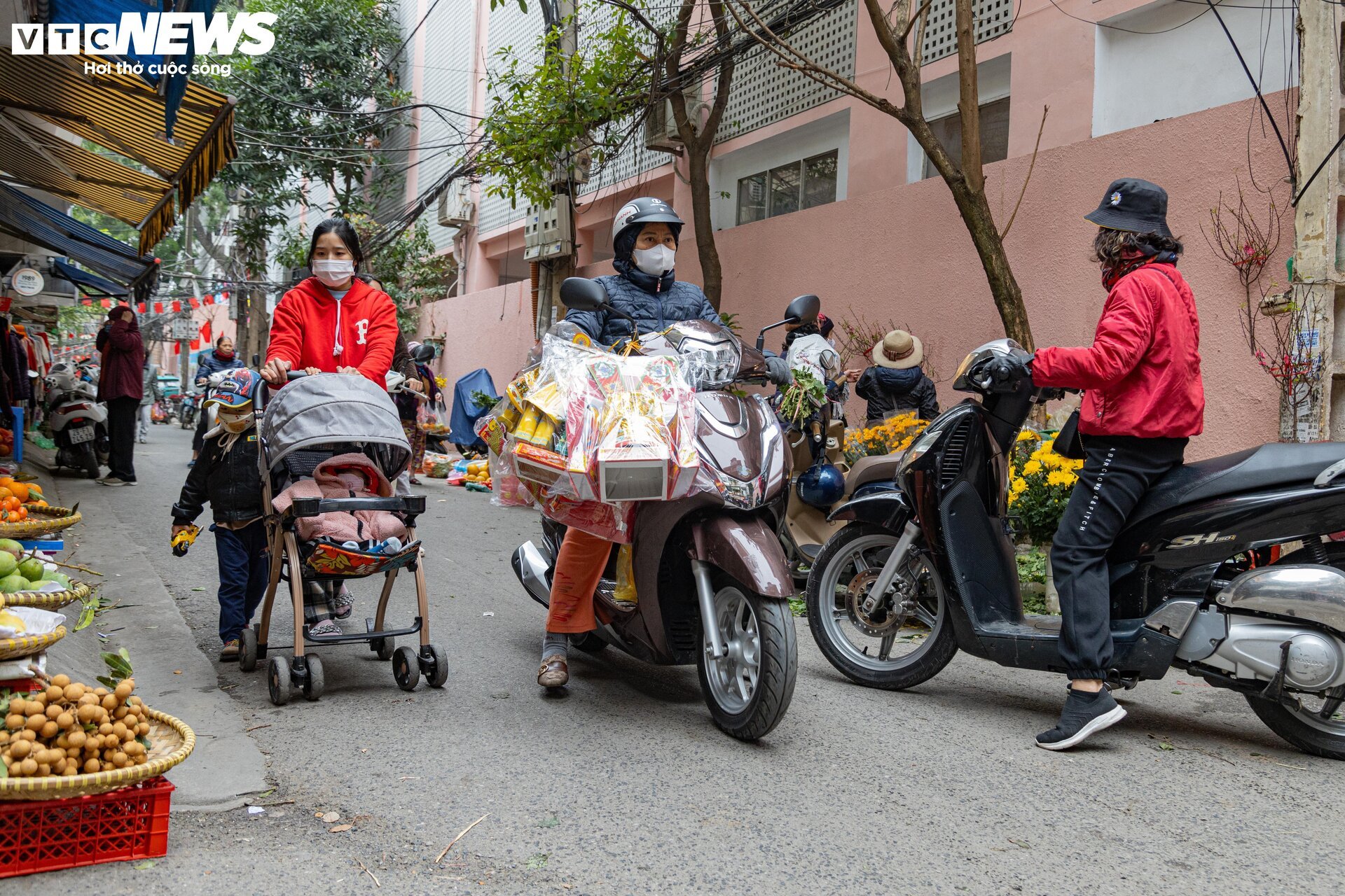 Người Hà Nội sắm lễ cúng rằm cuối cùng năm Quý Mão trong giá rét - Ảnh 18