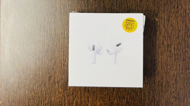 Triệt phá đường dây sản xuất AirPods nhái tại Trung Quốc - Ảnh 1