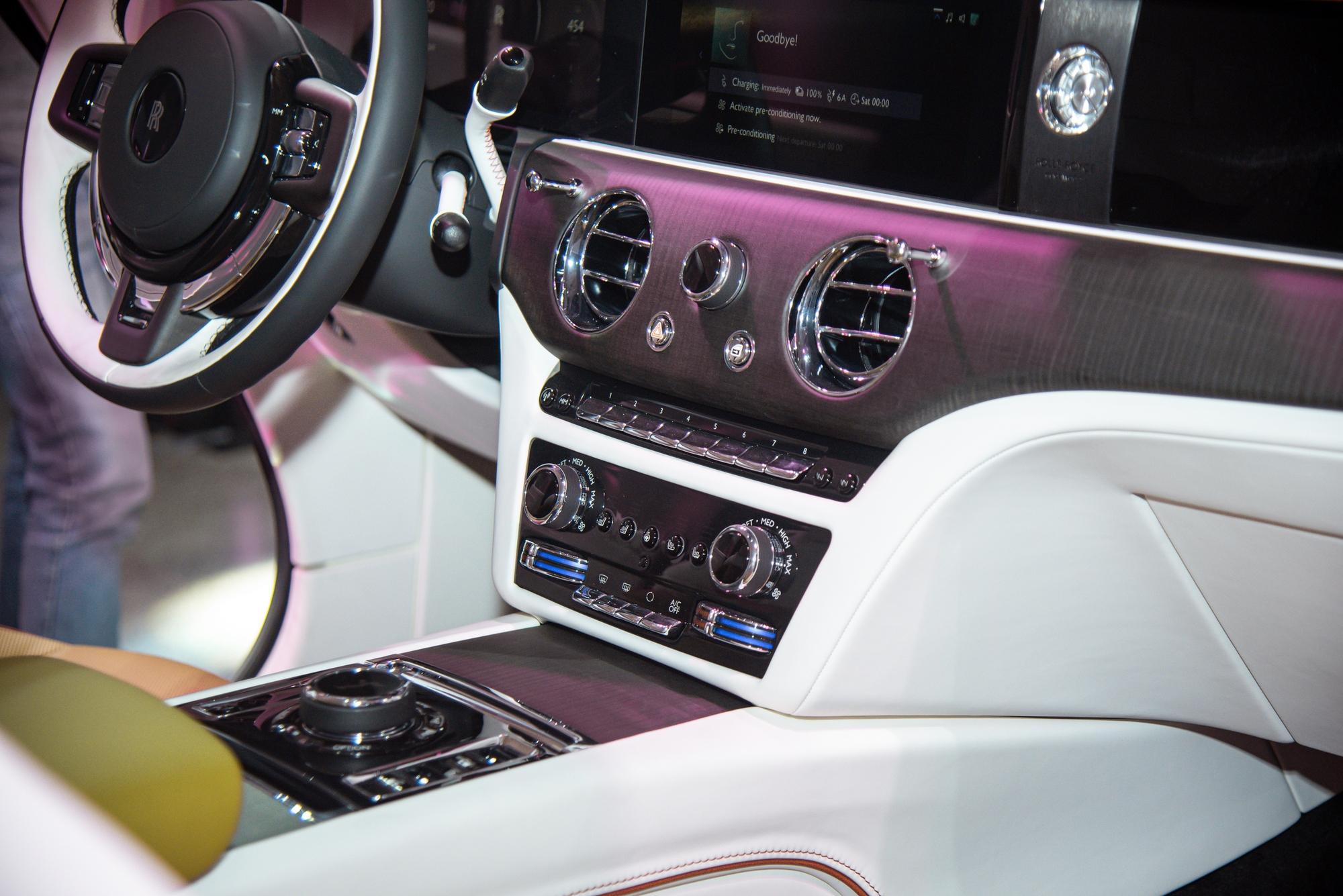 Cận cảnh Rolls-Royce Spectre vừa ra mắt Việt Nam: Giá từ 17,99 tỷ nhưng muốn ưng ý phải chi thêm vài tỷ mua option, sạc đầy mất 9 tiếng - Ảnh 14