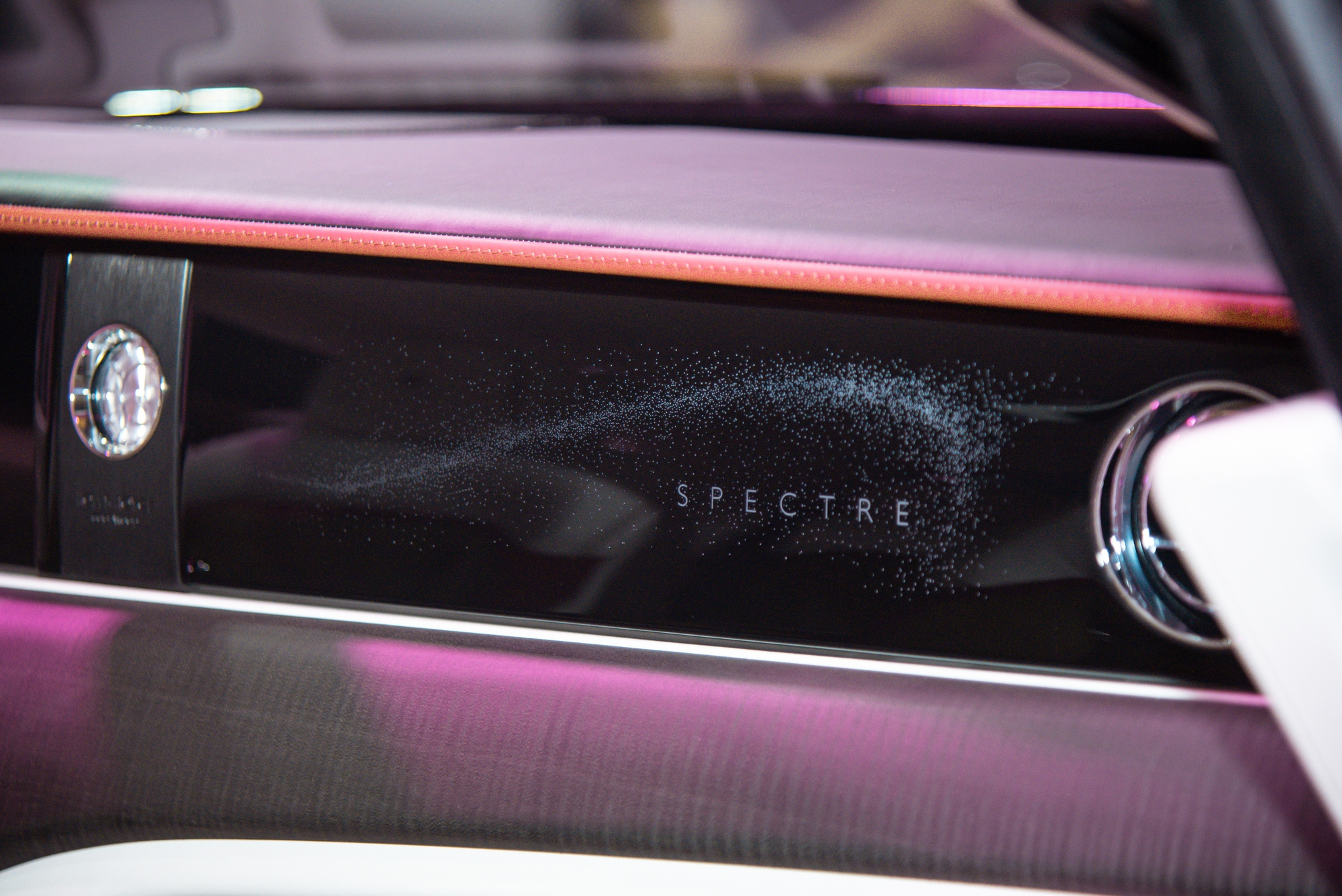 Cận cảnh Rolls-Royce Spectre vừa ra mắt Việt Nam: Giá từ 17,99 tỷ nhưng muốn ưng ý phải chi thêm vài tỷ mua option, sạc đầy mất 9 tiếng - Ảnh 15