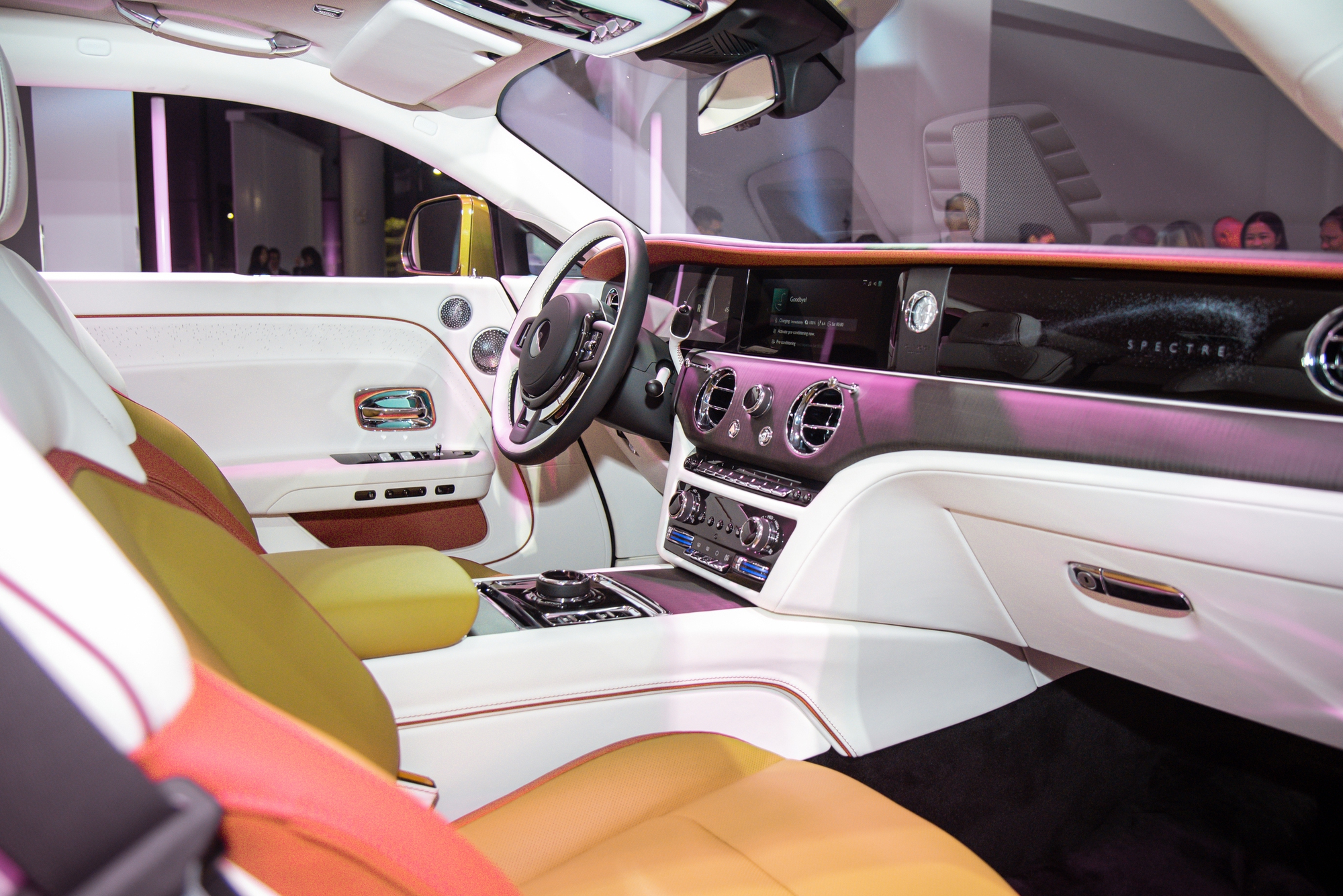Cận cảnh Rolls-Royce Spectre vừa ra mắt Việt Nam: Giá từ 17,99 tỷ nhưng muốn ưng ý phải chi thêm vài tỷ mua option, sạc đầy mất 9 tiếng - Ảnh 13