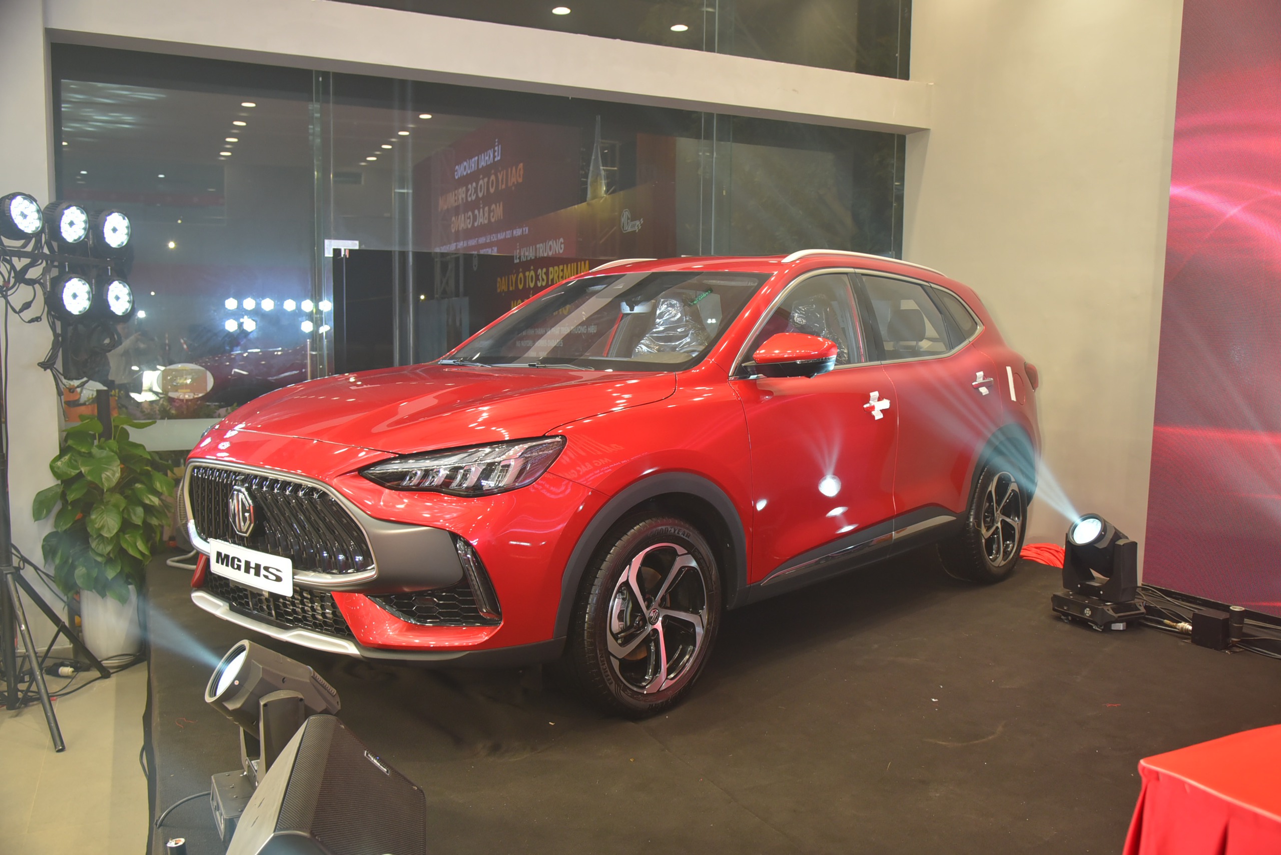 MG HS 2024 ra mắt Việt Nam: Giá từ 699 triệu, có gói ADAS, quyết tâm đấu CX-5, Tucson - Ảnh 1
