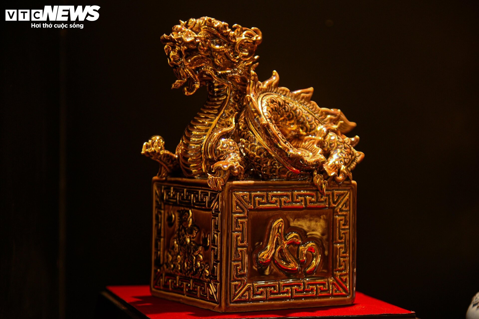 Xem nghệ nhân chế tác rồng dát vàng múa lượn đón Tết Giáp Thìn 2024 - Ảnh 17