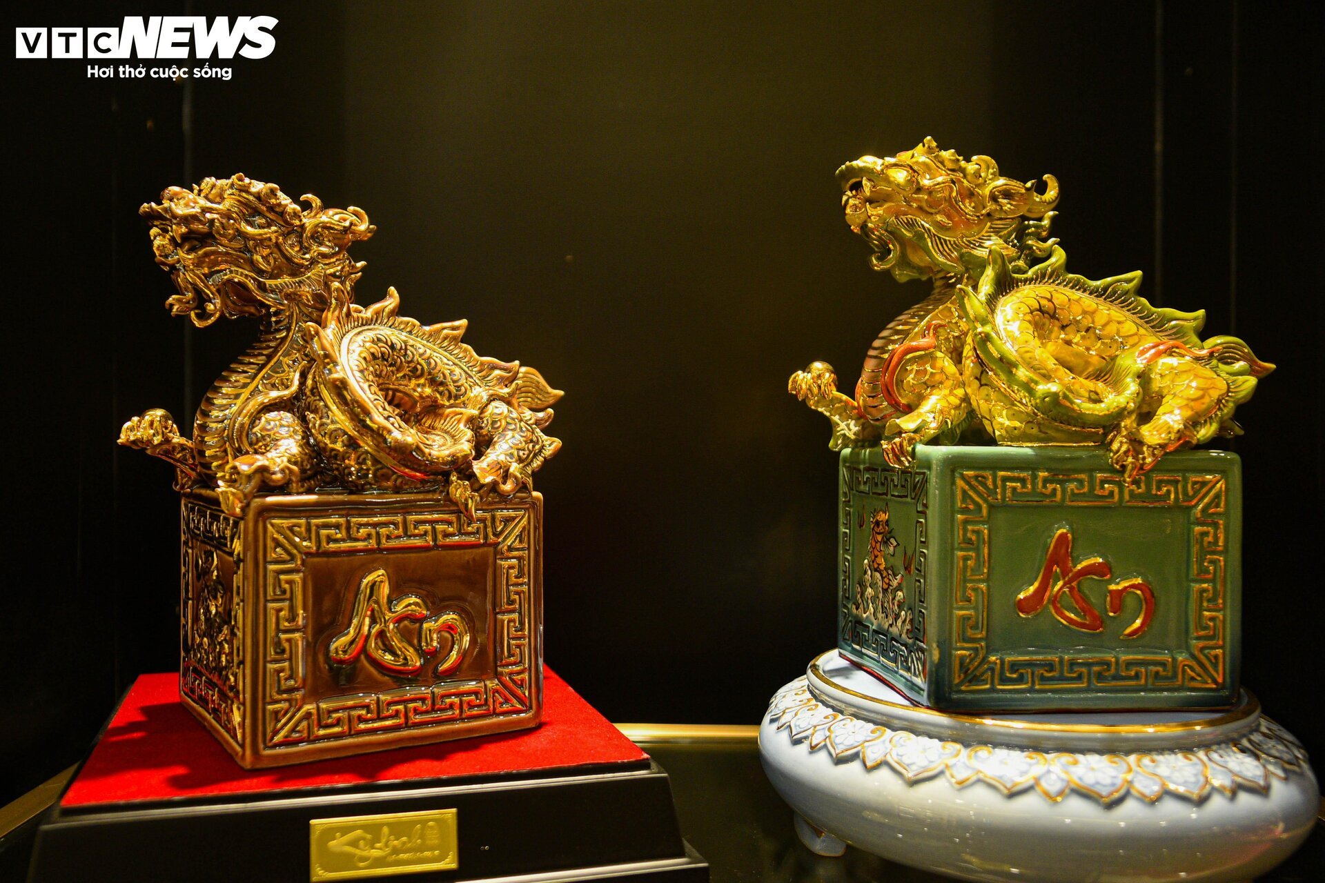 Xem nghệ nhân chế tác rồng dát vàng múa lượn đón Tết Giáp Thìn 2024 - Ảnh 1