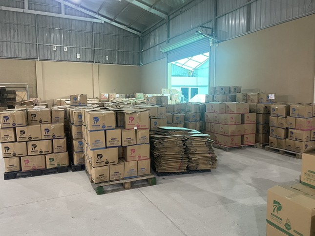 Triệt phá xưởng sản xuất nước giặt giả quy mô cực lớn ở Hà Nội - Ảnh 3